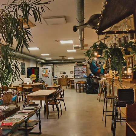Le Flaneur Guesthouse-2