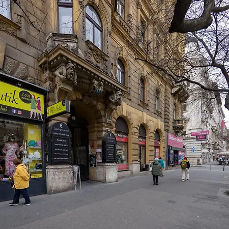 Cozy Dream Home In The Heart Of Budapest-3