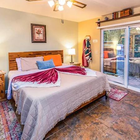 Cozy Cactus Inn-2