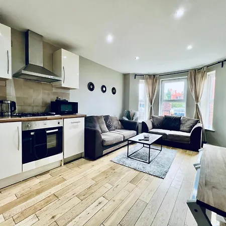 Lovely 4 Bed-3