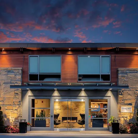 Qualicum Beach Inn-2