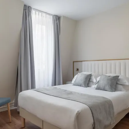 Hotel Des Deux Avenues-3