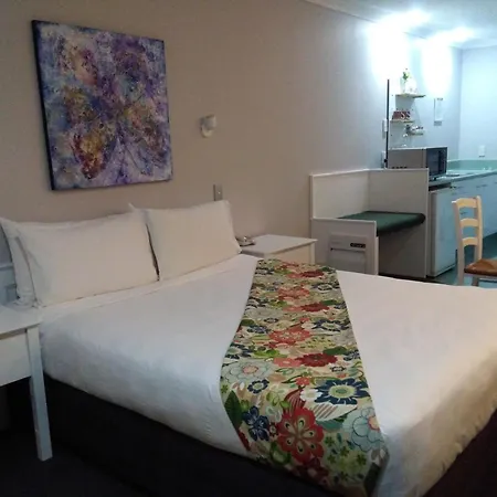 Colonial Lodge Motel-2