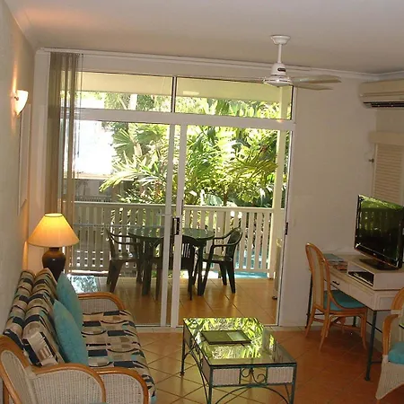 Palm Cove Tropic Apartments-3