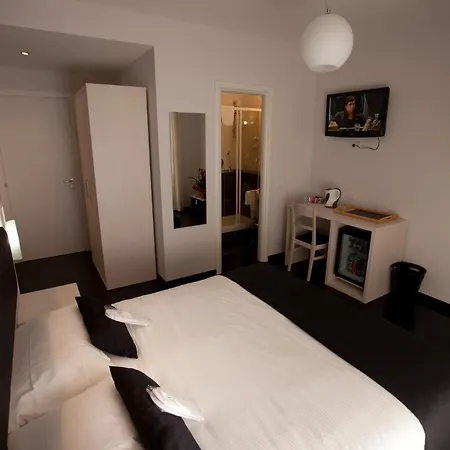 Heart Of Rome Rooms-3