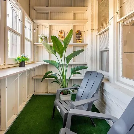 Lincoln Park 3 Bedroom Penthouse-3