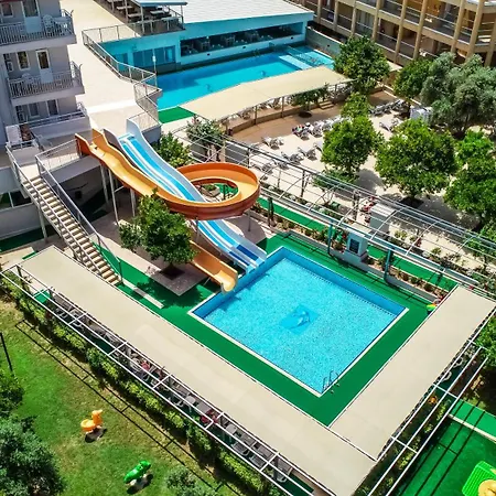 Catty Cats Garden Hotel-2