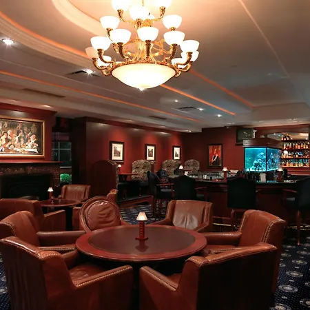 Chateau Louis Hotel & Conference Centre-3