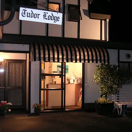 Tudor Lodge Motel-2