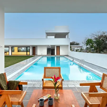 Stayvista At Aj House With Pvt Pool & Projector Set-Up-2