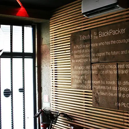 Pilot Design Hostel & Bar-2