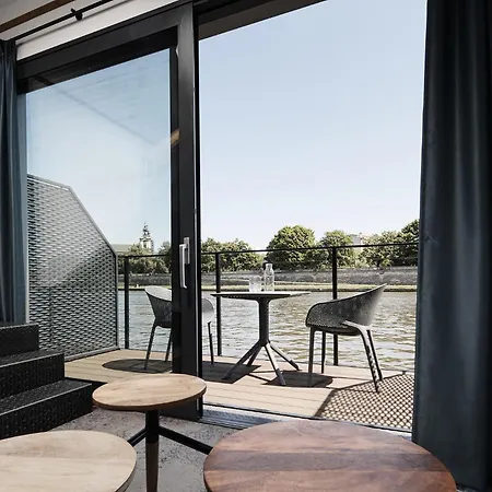 New Port Apartments On The River-3