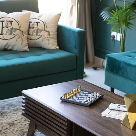 Iconic Burj Khalifa Views From Luxury 1Br Home-3