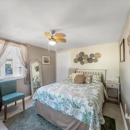 The Salty B Vacation Rental-3