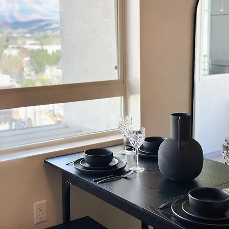 Stylish 1 Bedroom Apartment In La With Free Parking - 10 Minutes Away From Ceders Sinai-3