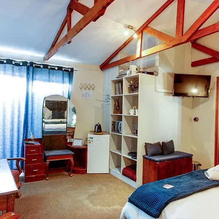 Strand Honeymoon Suite Studio-3