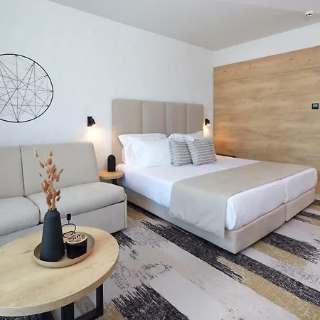 Hotel Marvel - Fully Renovated Free Beach Access-2