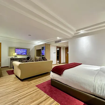 Victoria Crown Plaza Hotel-3