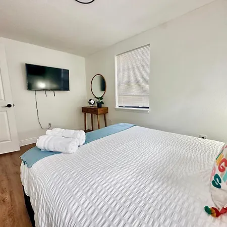 Casita-Stylish Garden Home 5 Min To Bayshore Water-2