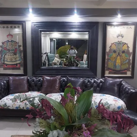 Fredericks Place Rhino Room-3
