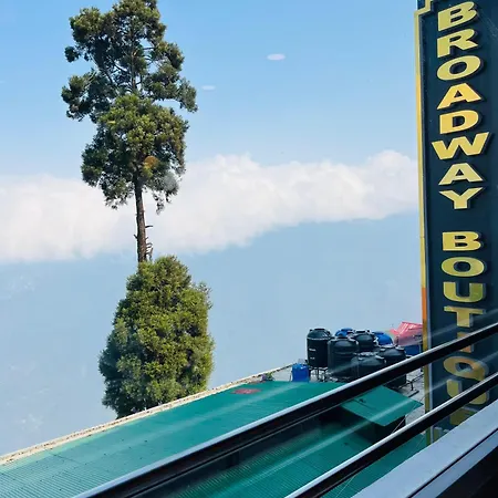 Luxury Stay At Hotel Broadway Boutique Mall Road Chowrasta Near Mahakal Temple-3