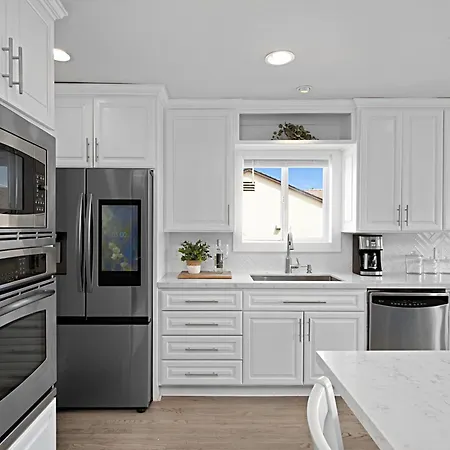 Family Friendly | Huge Backyard | In Heart Of Sd-3