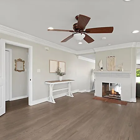 Family Friendly | Huge Backyard | In Heart Of Sd-2