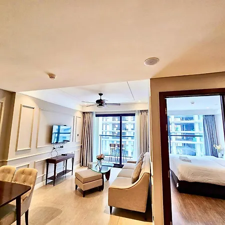 Luxurious Apartment Free Pool Sauna Gym-2