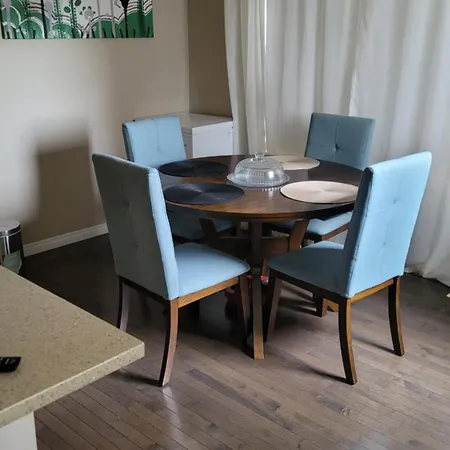 The King Place, Is A Room In A Private House, Close To Ctrain And Spruce Meadows Equestrian-2