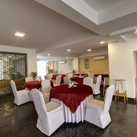 Limewood Stay Silver Studio Near Golf Course Road-3