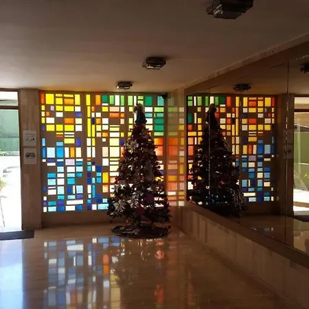 Apartamento Cerca Del Boulevard De Sabana Grande Y Zona Comercial-2