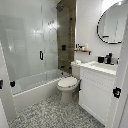 Stylish 2 Bedrooms 2 Bath House In South Tampa-3