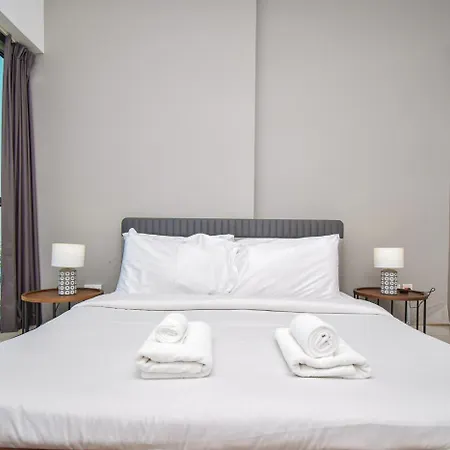 Elegant 2Br View With Rooftop Pool The Bay-2