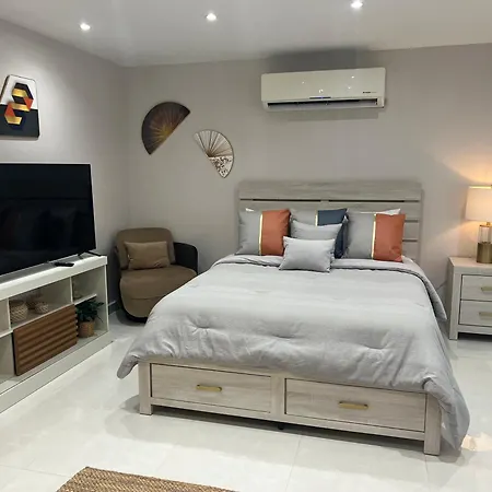 Coral Breeze Suite 317 Beach, Pool, Airport-2