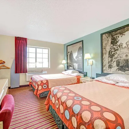 Super 8 By Wyndham San Antonio/Fiesta-3