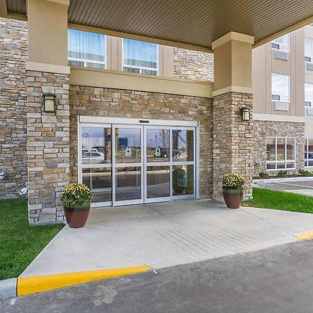 Comfort Inn & Suites Edmonton International Airport-3