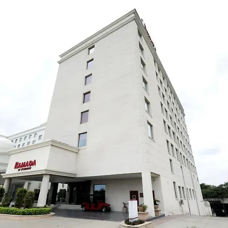 Ramada By Wyndham Lucknow Hotel And Convention Center-3