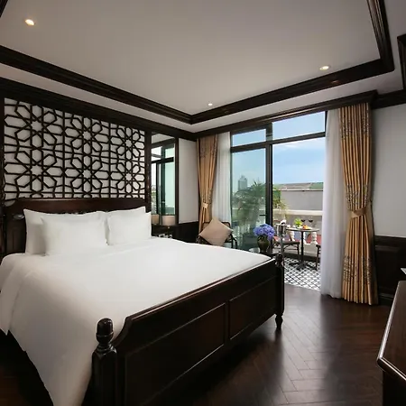 May De Ville Crown Hotel-3