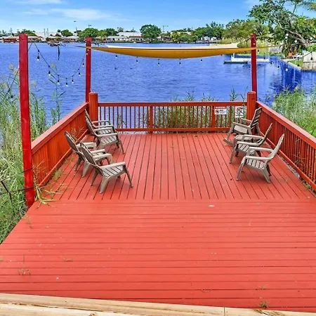 Beautiful Cozy Lakefront Homecasinoairportbeach-3