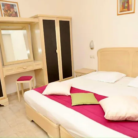 Appart Hotel Rodes-3