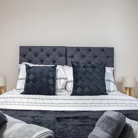 Modern 2Bd Apartment In Manchester City-2
