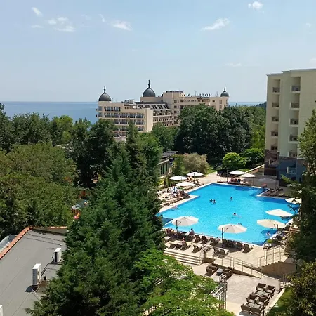 Apart Hotel Golden Line Private Apartments-2