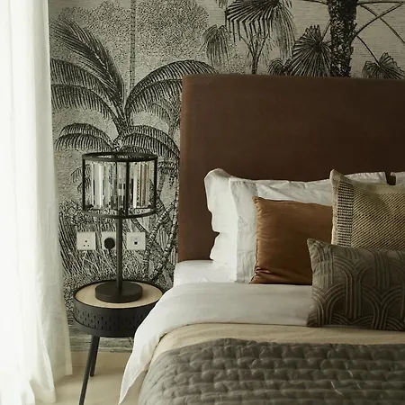 Comfy Stylish Studio On The Palm-2