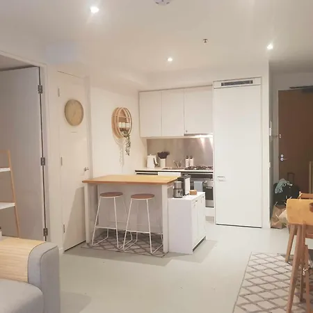 Cosy Beach Apartment With Free Secure Car Park-2