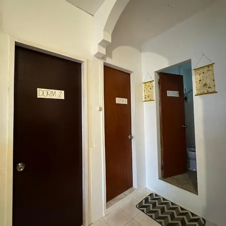 Island Vibes Hostel-3