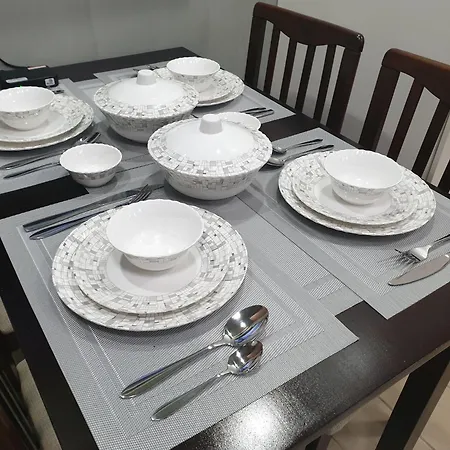 Venice Apartments In Mckinley Hill Bgc Taguig With Netflix And Wifi-2