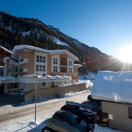 Hotel Garni Alpenland-3