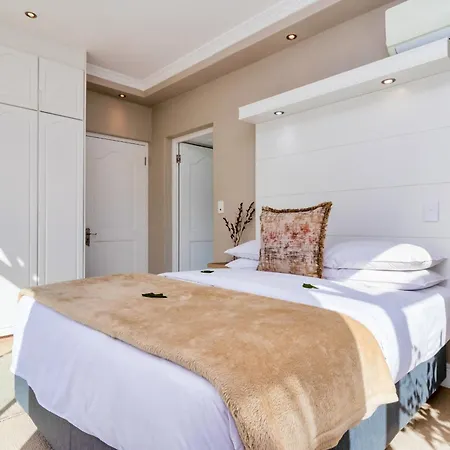 Hermanus Beachfront Lodge-2