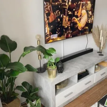 Lovely City Apartment With Balcony, Central-2