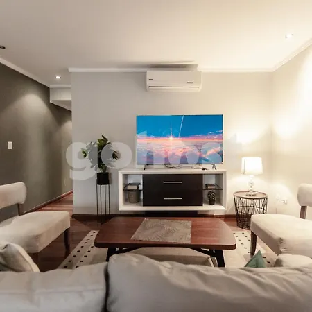 Ample 2 Bedroom Close To Shopping Del Sol-2
